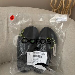 OOFOS Black Slides Sandals NEW with Tags Black Women’s 7, Men’s 5 Unisex